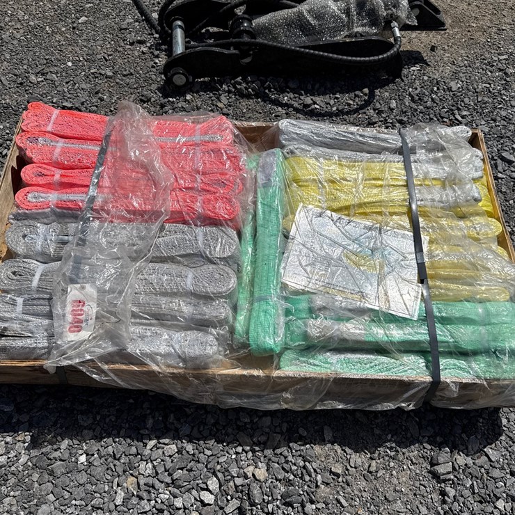 #6040 • PALLET OF VARIOUS SIZE TOW STRAPS