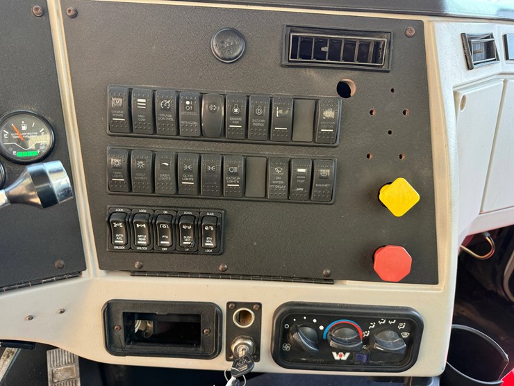 2015-western-star-4900-image-19