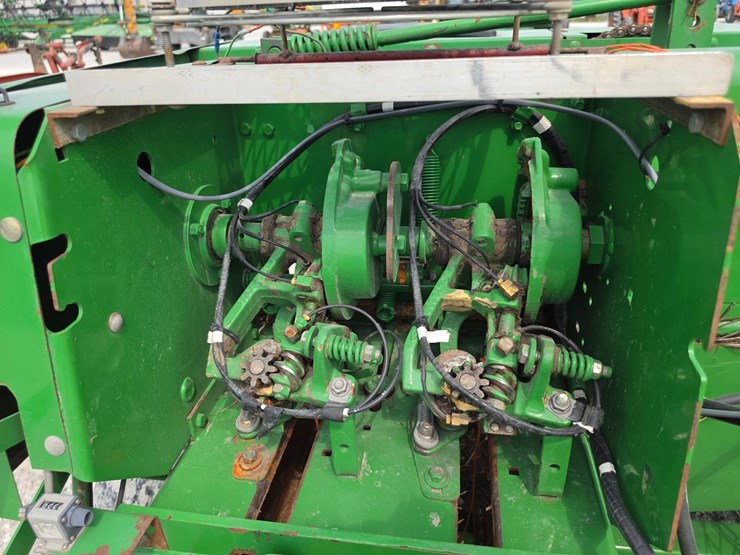 2001-john-deere-348-image-8