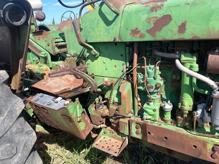 john-deere-3020-image-13