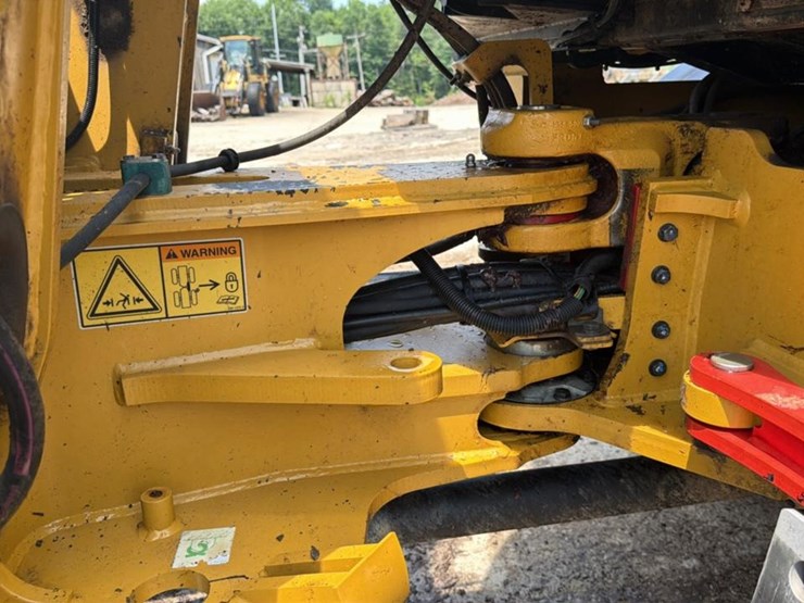 2015-caterpillar-908h2-image-30