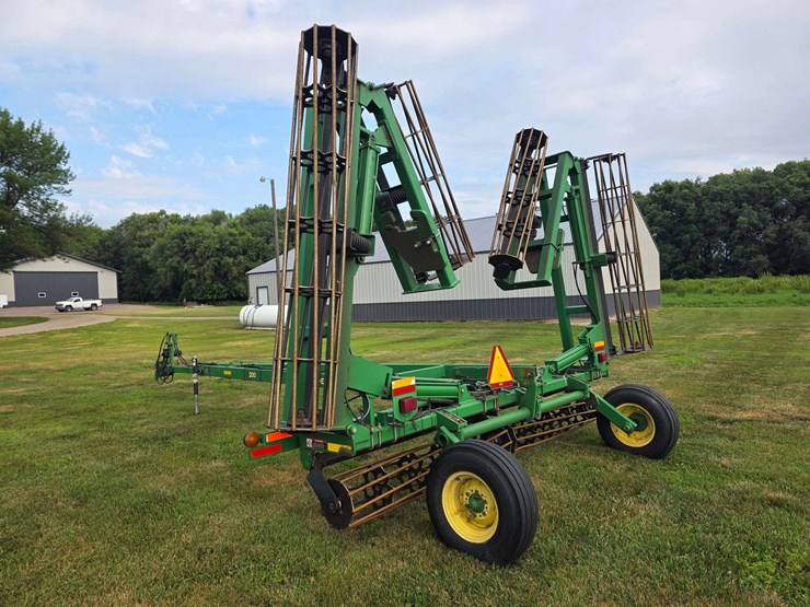 john-deere-200-image-8