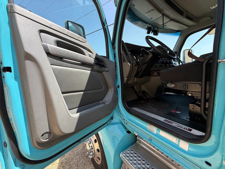 2019-kenworth-t680-image-10