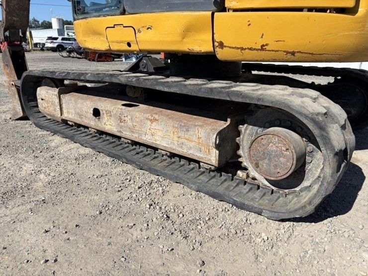 2011-deere-85d-image-23
