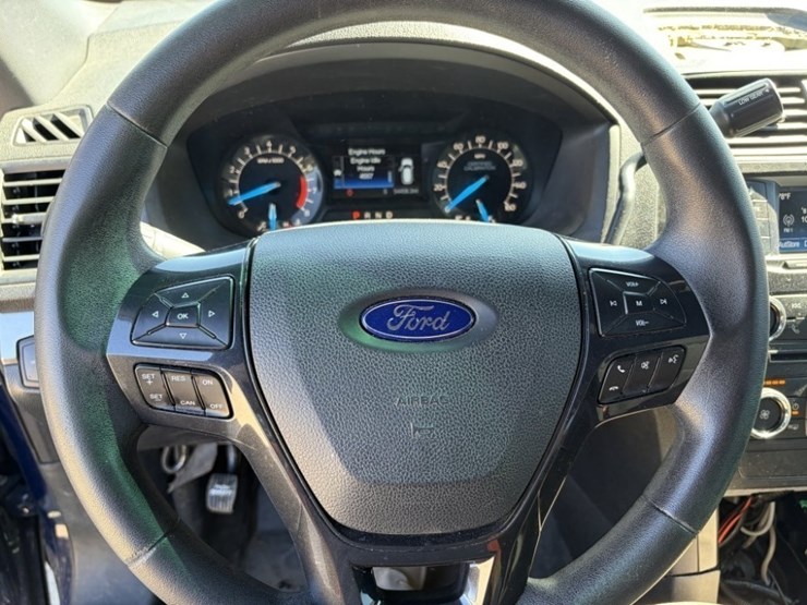 2017-ford-explorer-image-44