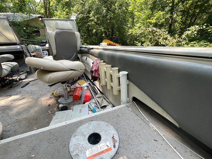 #7002-•-2004-crestliner-2050-sportfish-boat-&-trailer-(mn-title-in-delay)-image-39