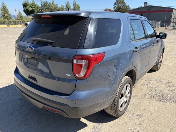 2017-ford-explorer-image-4