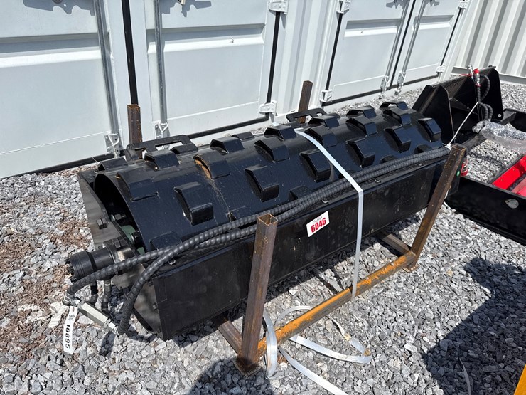 #6046-•-60"-skid-steer-sheeps-foot-vibratory-roller-image-1