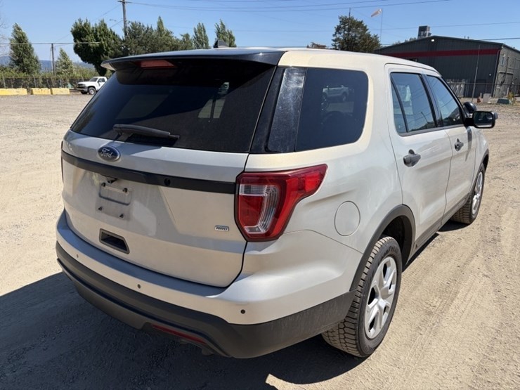 2017-ford-explorer-image-4
