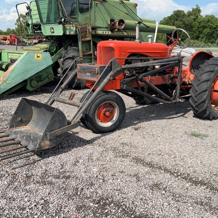 #3044 • ALLIS CHALMERS WD45 TRACTOR