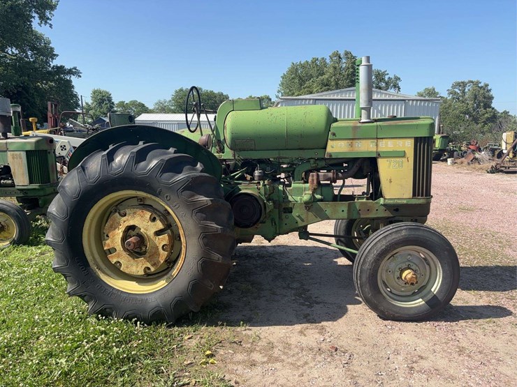 john-deere-720-image-4