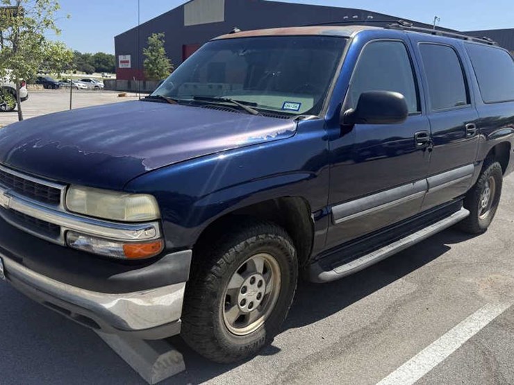 2003-chevrolet-suburban-image-1