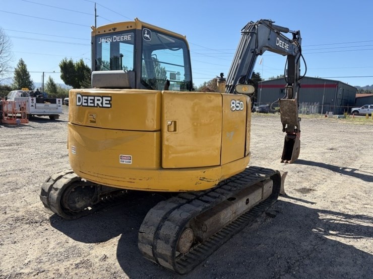 2011-deere-85d-image-4
