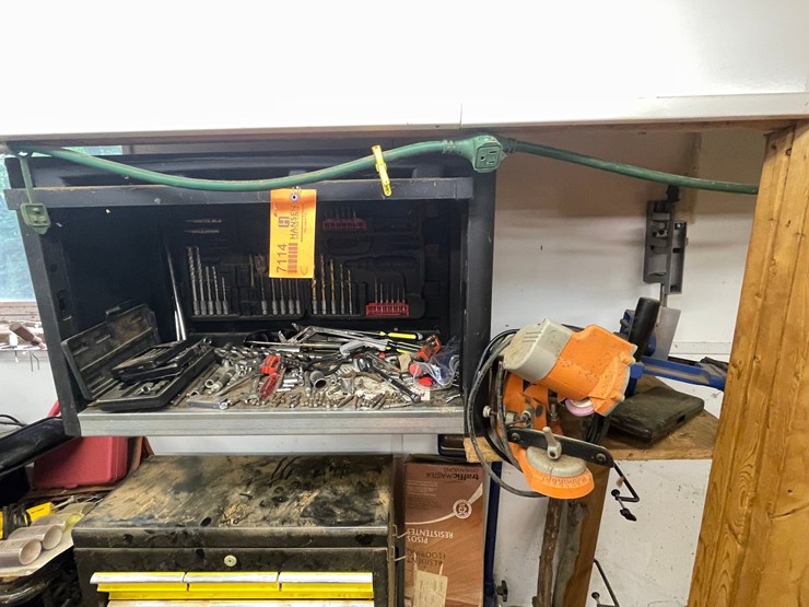 #7114-•-tool-chest-and-contents-image-1