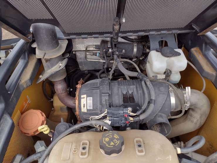 deere-323e-image-30