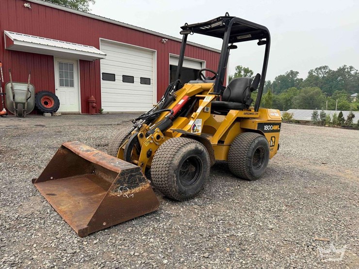 2022-rayco-1800wl-mini-articulated-wheel-loader-image-1