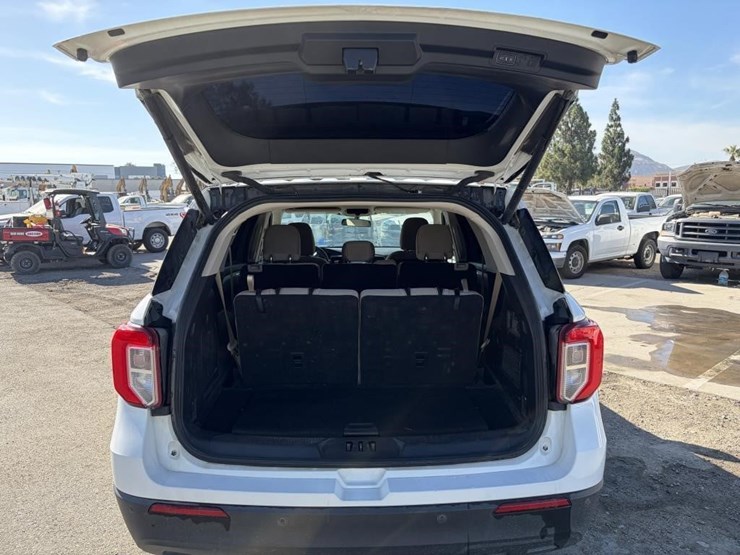 2020-ford-explorer-image-12