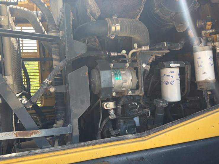 2012-komatsu-wa200-image-33