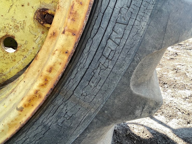 john-deere-70-image-10