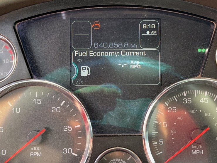 2016-kenworth-t880-image-21