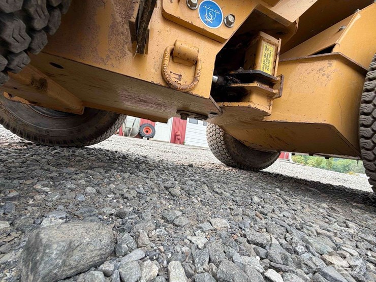 2022-rayco-1800wl-mini-articulated-wheel-loader-image-13