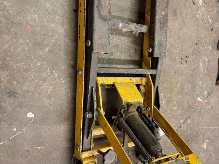 central-hydraulic-atv-lift-image-2