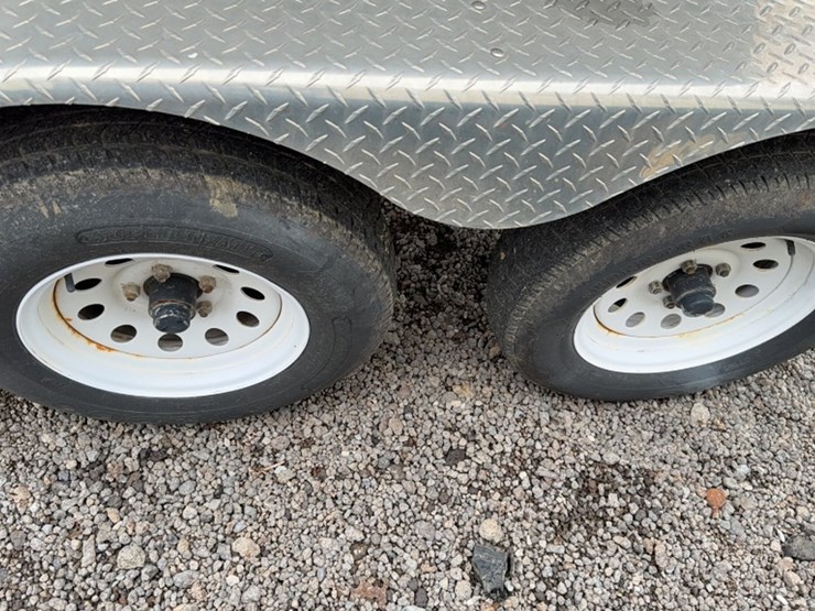 #2098-•-2007-tandem-axle-fuel-trailer-image-8