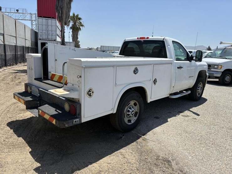2011-chevrolet-2500-image-3