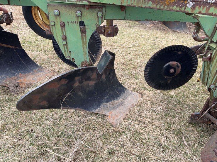 john-deere-pull-type-four-bottom-plow-image-10