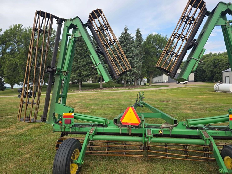 john-deere-200-image-11