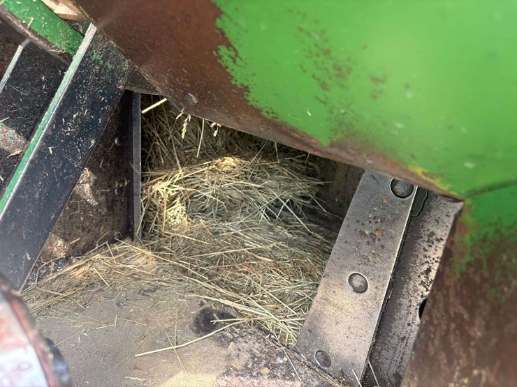 john-deere-336-image-12