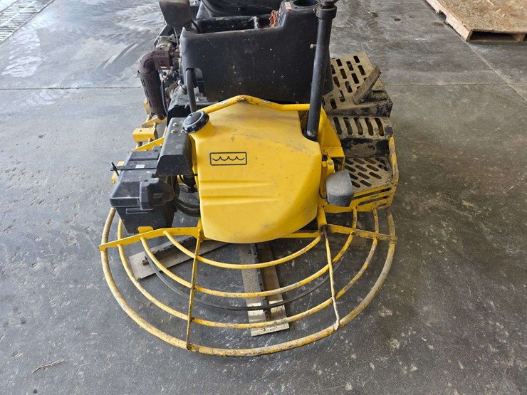 2006-wacker-crt48-ride-on-trowel,-48”,-vanguard/daihtsu-dm950g-gas-engine,-452.9-hours,-comes-with-t-image-5