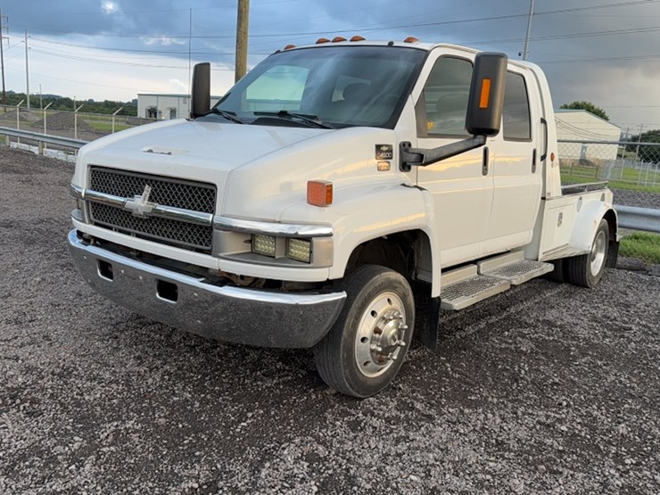 #3006-•-2006-chevy-c4500-flat-bed-truck-image-1