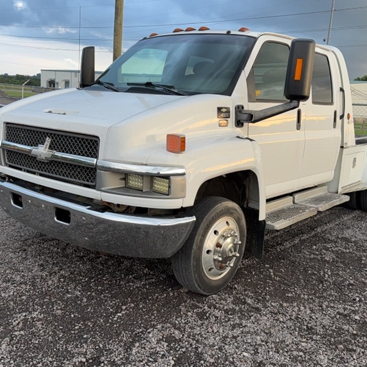#3006 • 2006 CHEVY C4500 FLAT BED TRUCK