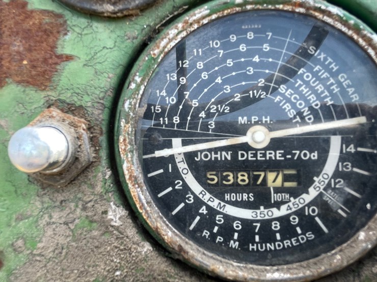 john-deere-70-image-33
