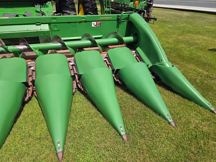 2013-john-deere-608c-image-10