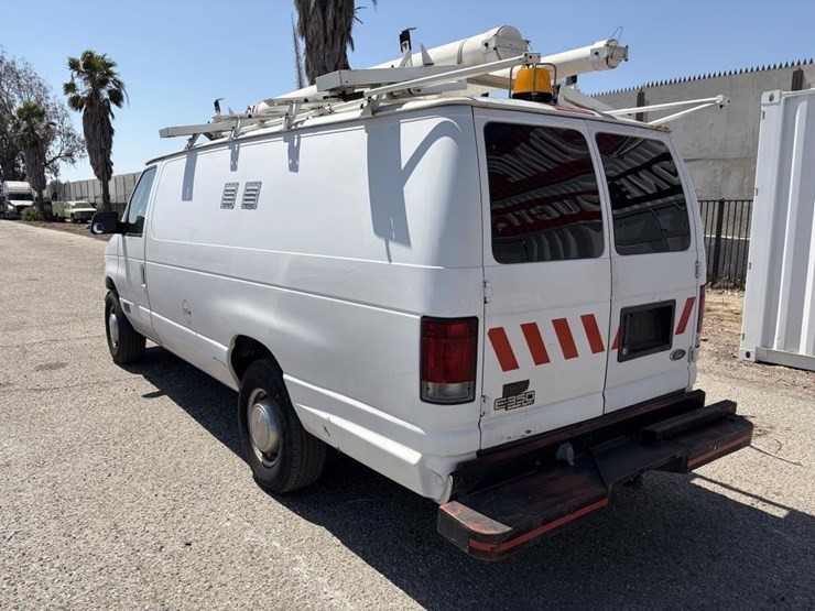 2002-ford-e350-image-4