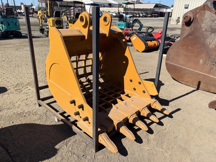 caterpillar-320-image-2