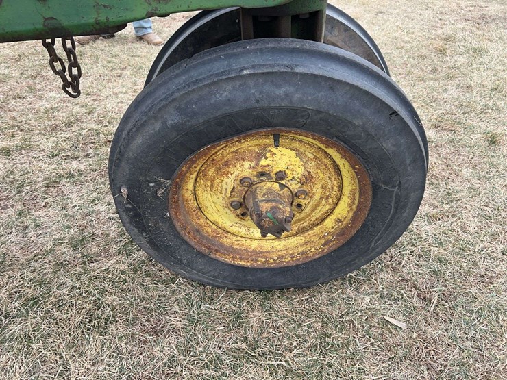 john-deere-520-image-19