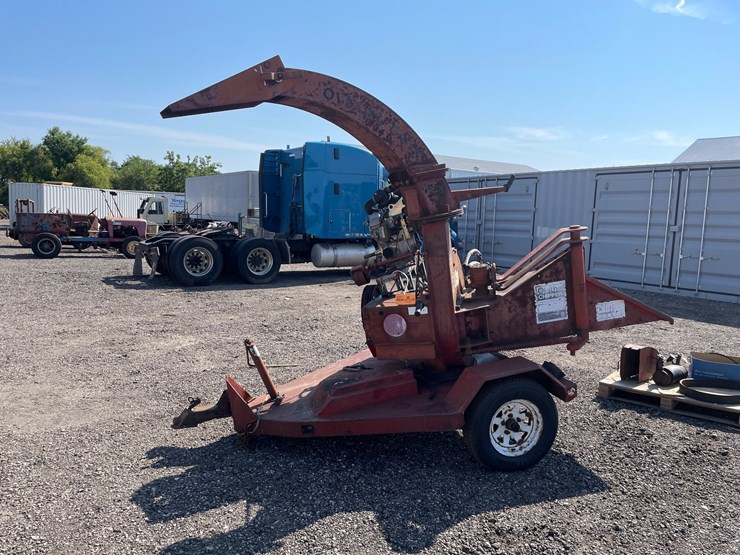 #2371-•-olathe-wood-chipper-image-1