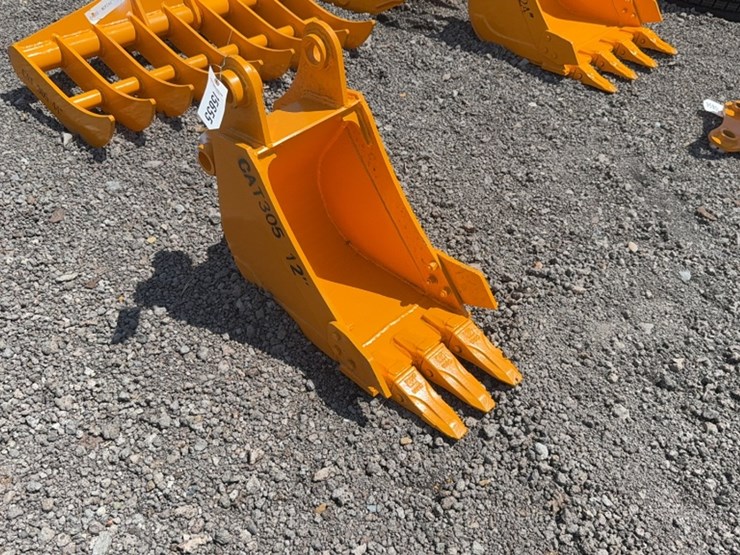 caterpillar-305-image-1