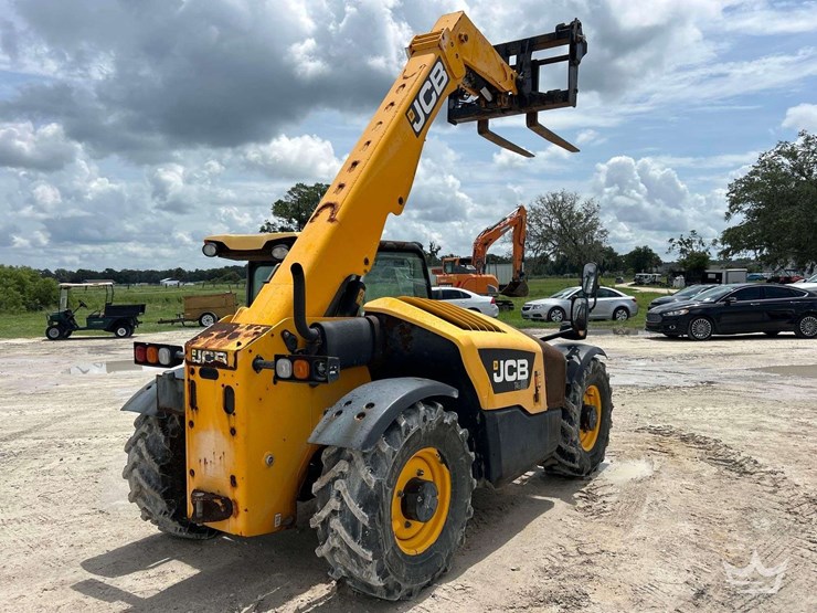 2014-jcb-527-58-image-3
