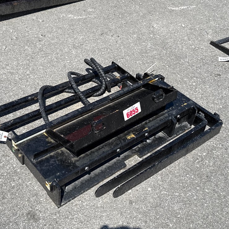 #6055 • 30" DINGO HYD SLIDING PALLET FORKS