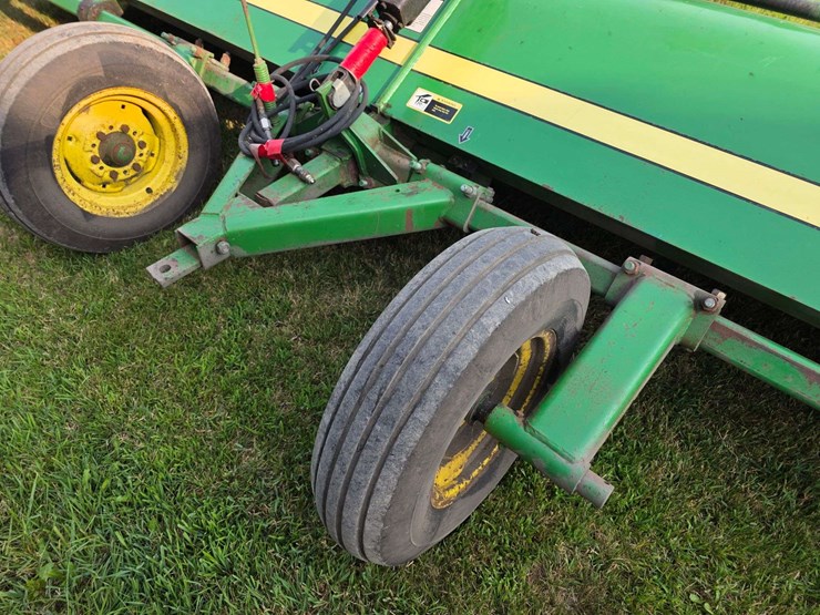 john-deere-220-image-24