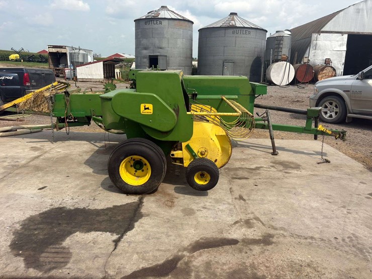 john-deere-336-image-2