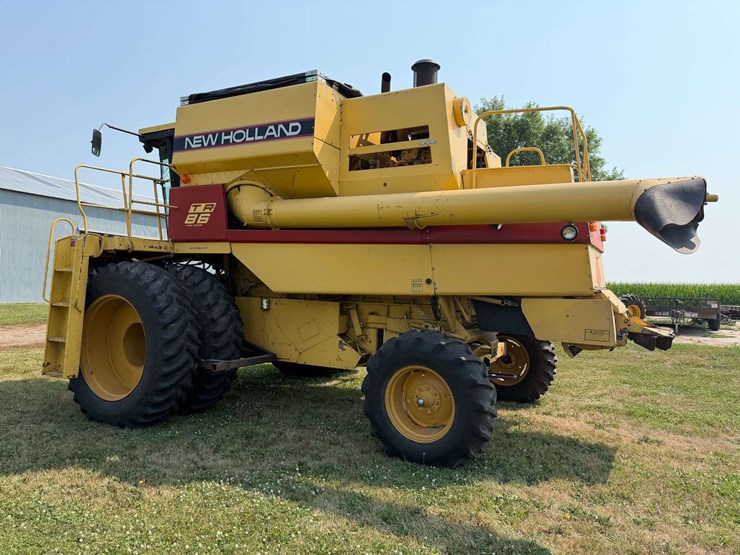1992-new-holland-tr86-image-7