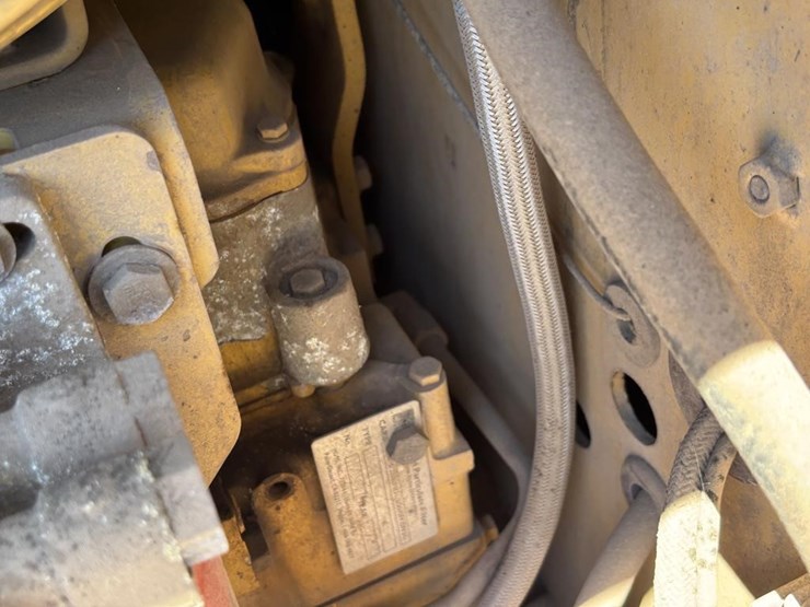 2005-caterpillar-143h-image-62
