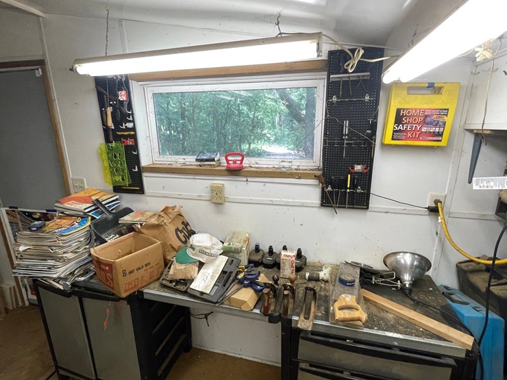 #7108-•-contents-of-countertop-image-3