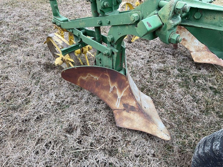 john-deere-pull-type-two-row-planter-image-17