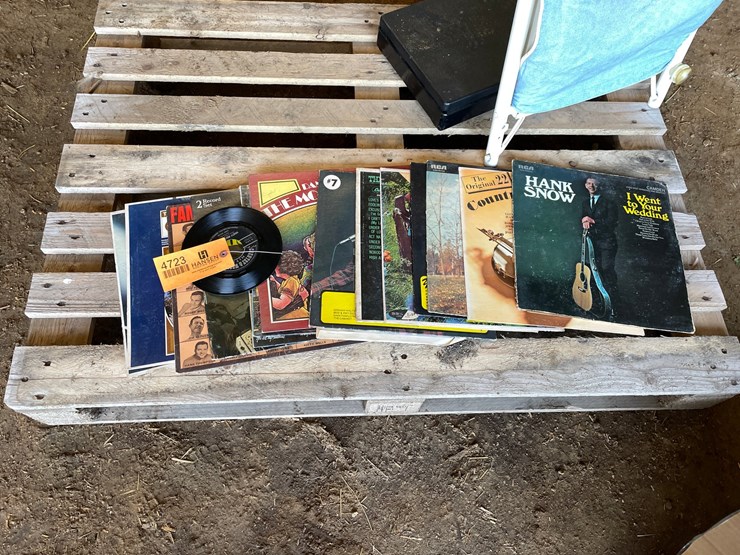 #4723-•-assortment-of-records-image-1